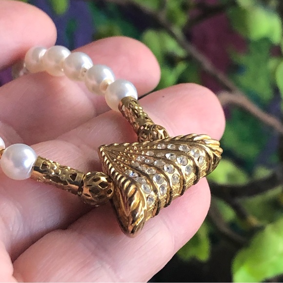 Handcrafted repurpose rhinestone triangle pendant Czech glass Pearl necklace - Picture 9 of 12